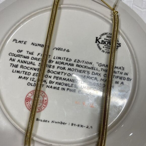 Norman Rockwell Decorative Wall Plates Set with Artistic Designs - Picture 6 of 6